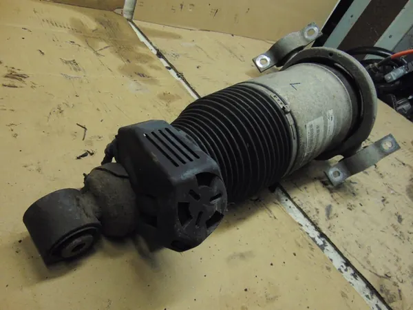 Ammortizzatore Pneumatico Posteriore Sinistro VW Touareg I 7L 5.0TDI image 3