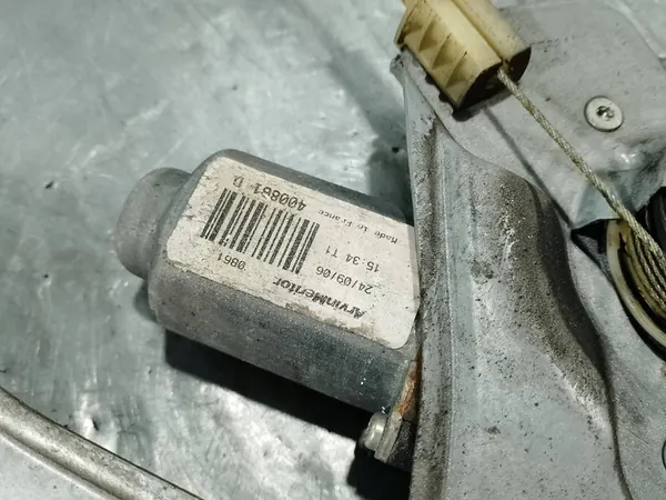 Elevador de vidro dianteiro direito Renault Clio III image 4