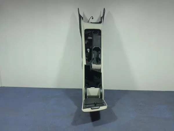 Volvo XC60 II Middenconsole Armsteun OEM 31417518 image 4