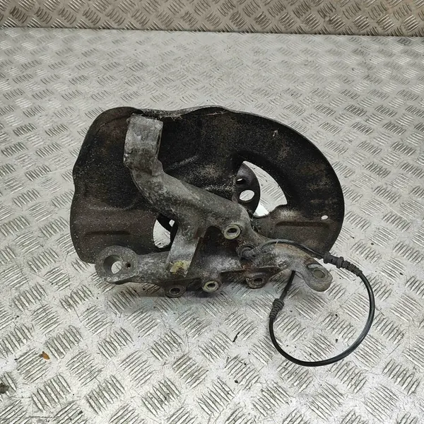 Mercedes-Benz CLS C218 Vänster Framhjulnav image 2