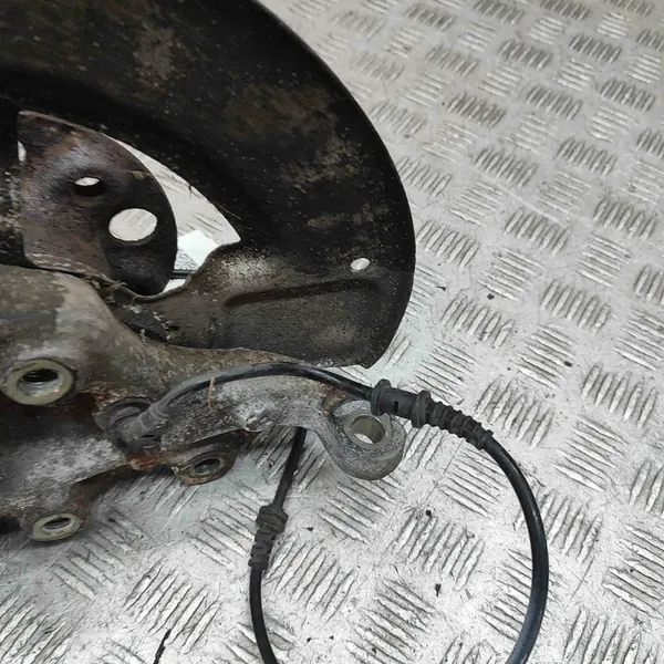 Mercedes-Benz CLS C218 Vänster Framhjulnav image 3