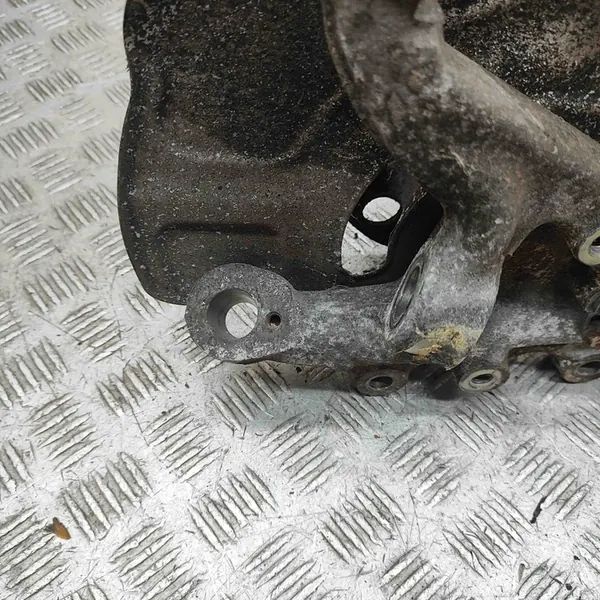 Mercedes-Benz CLS C218 Vänster Framhjulnav image 4