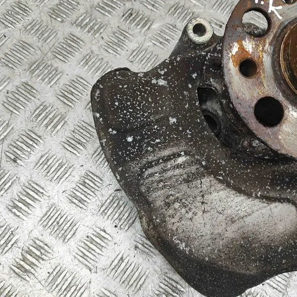 Mercedes-Benz CLS C218 Vänster Framhjulnav image 5