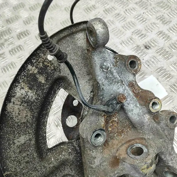 Mercedes-Benz CLS C218 Vänster Framhjulnav image 7