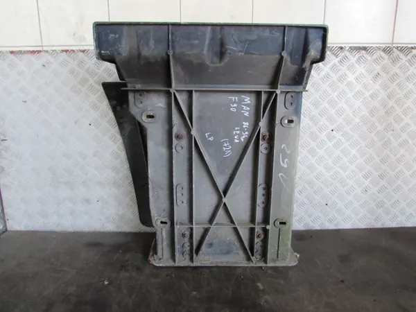 OEM 81615100129 Vänster framsteghölje MAN F90 image 6