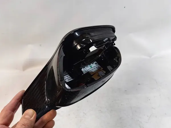 BMW M3 G80 M4 G82 Kolfiber Spegelskydd Höger OEM 8075064 ARO image 3