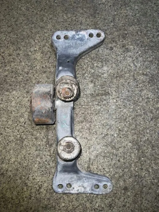 BMW Vaihteiston tuki OEM 1136499 3 Cabriole image 2