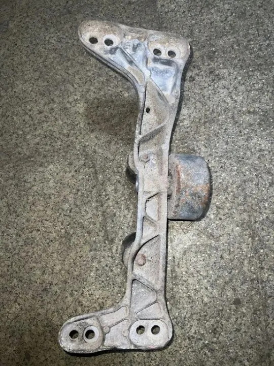 BMW Vaihteiston tuki OEM 1136499 3 Cabriole image 3