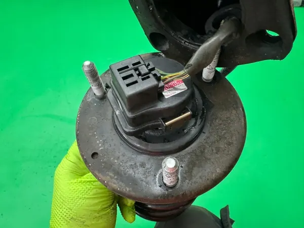 Voorlinker Demper OEM 48520-30301 Lexus GS III image 10