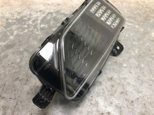 Farol Halógeno Esquerdo VW Polo VI 2G0941661B image 3