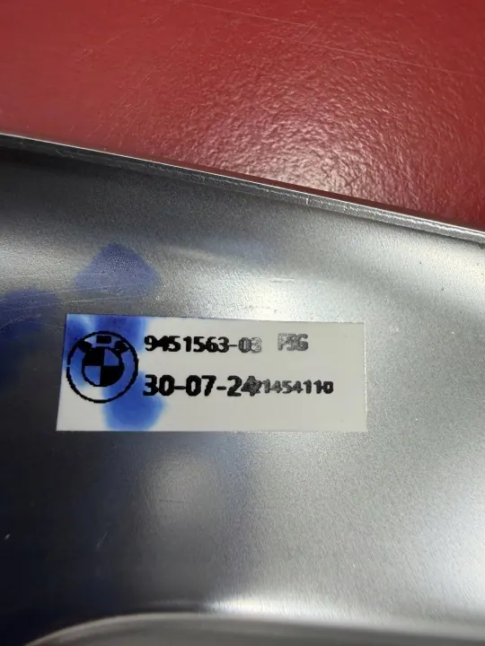 BMW X1 U11 Zijruitlijst OEM 9451563 image 3