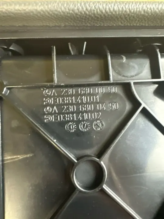 Mercedes Armstöd Förvaringsutrymme OEM A2306800050 - Begagnad image 10