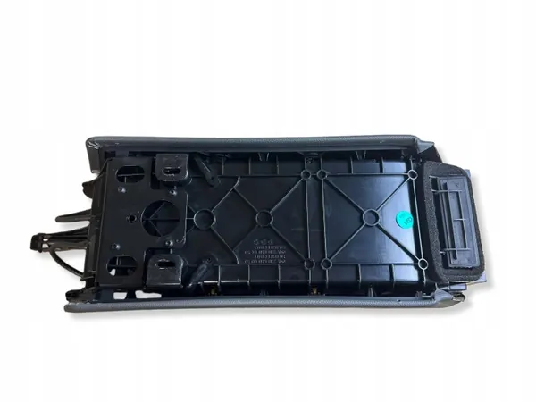 Mercedes Armstöd Förvaringsutrymme OEM A2306800050 - Begagnad image 9