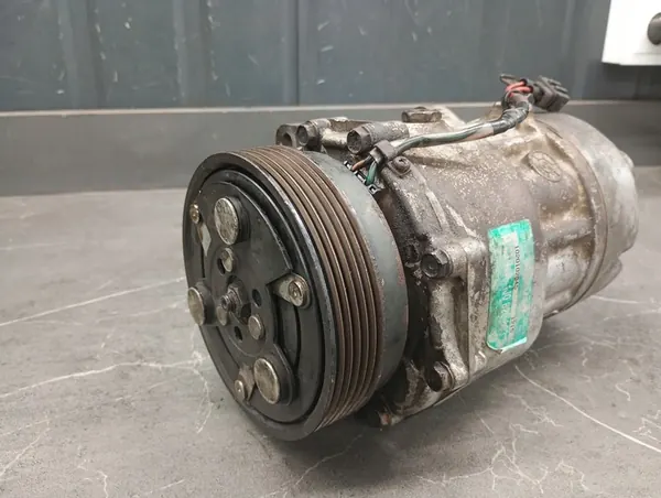 VW Sharan I 2.8 VR6 Ilmastointikompressori 1J0820803E image 2