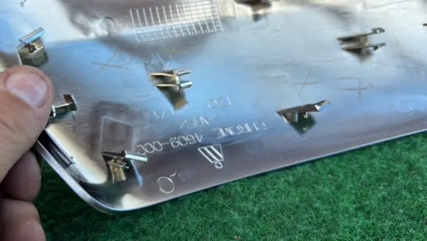Peugeot OE Coffret Capot Miroir OEM 4610-000 DGC image 4