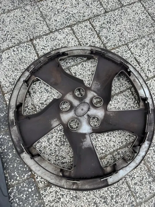 Toyota Prius III 15" Radkappe Gebraucht image 5