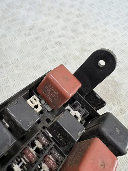 Zekeringkast OEM SKRZYNKA BEZPIECZNIKÓW TOYOTA LAND CRUISER J90 J95 image 4