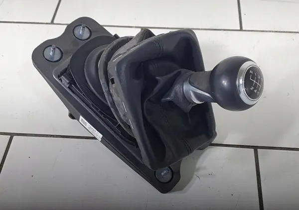 Sélecteur de vitesses Audi A4 B8 2.0 TDI Manuel OEM 8K0711025R image 2