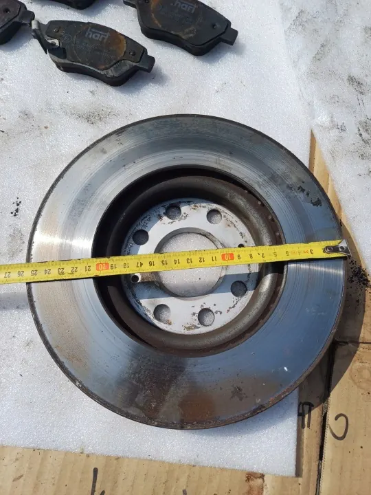 OEM Tarcze hamulcowe klocki jak nowe przód OPEL Corsa D kod Z157 08r. 1.3 cdti - Voorremmen & -blokken image 4