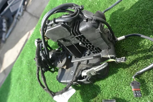 Mercedes-Benz E-Klass Dörrlås Framsidan Vänster OEM A2117200935 image 7