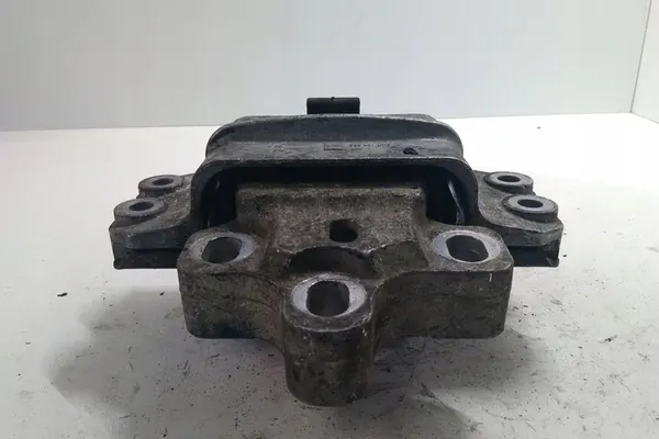 Etumoottorin kiinnitys VW PASSAT B5 3C0199555AA image 3