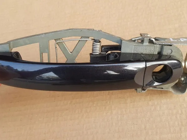 Vasemman etuoven kahva / VW Touran I Caddy III / LC9Z image 9