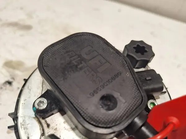 Brandstoffilterhuis Peugeot 207 1.6 HDI image 8