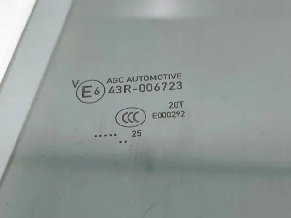 Vidrio puerta trasera izquierda PEUGEOT 2008 II OEM image 3