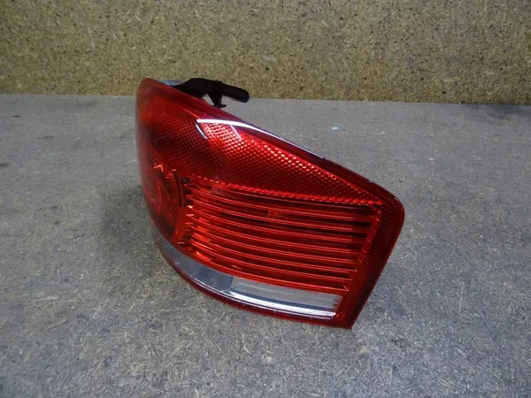 AUDI A3 8P 3D 03-07 Luz Trasera Derecha 8P0945096A image 3