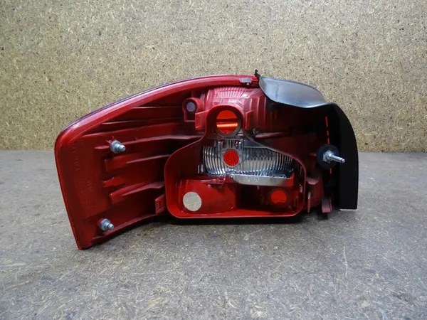 AUDI A3 8P 3D 03-07 Luz Trasera Derecha 8P0945096A image 4