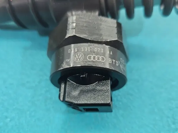 Bomba injeção OEM 0414720028 1.9 TDI usada image 3