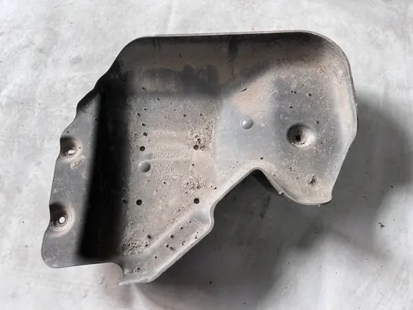 Hyundai AdBlue-Tank-Schutz OEM AR2034282 - Gebraucht image 2