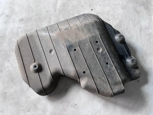 Hyundai AdBlue-Tank-Schutz OEM AR2034282 - Gebraucht image 3