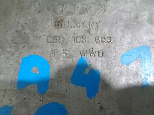 VW Passat B5 Oljetank med rör 058103603 image 3