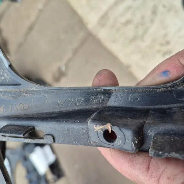 Fram vänster fäste Mercedes E-Class W212 Lift 13-16 image 3