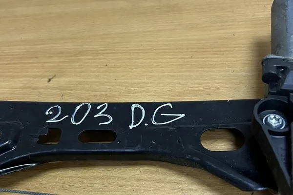 Elevador de vidro traseiro direito MERCEDES-BENZ C (W203) A2038203042 image 3