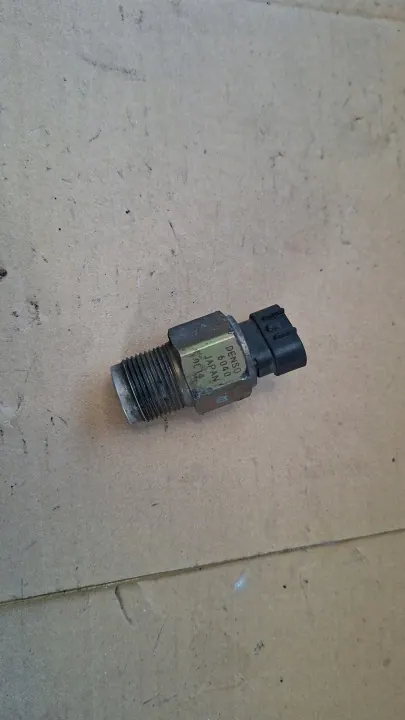 OEM 89458-12010 Rail d'injection pour Toyota Avensis T22 2.0 D4D image 2
