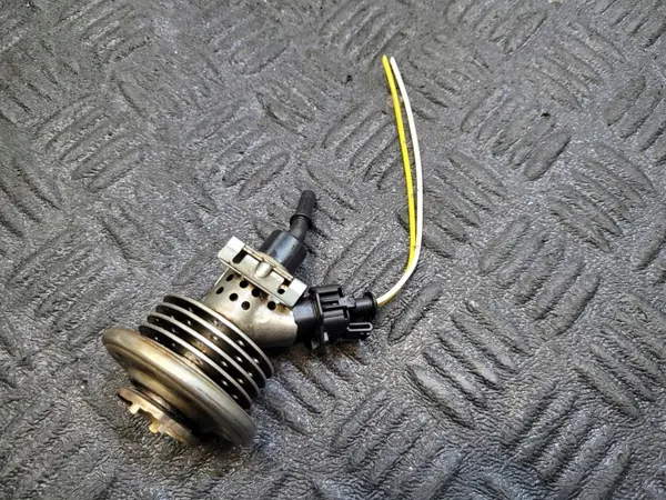 Inyector AdBlue OEM A0004900713 para Mercedes E W212 image 2