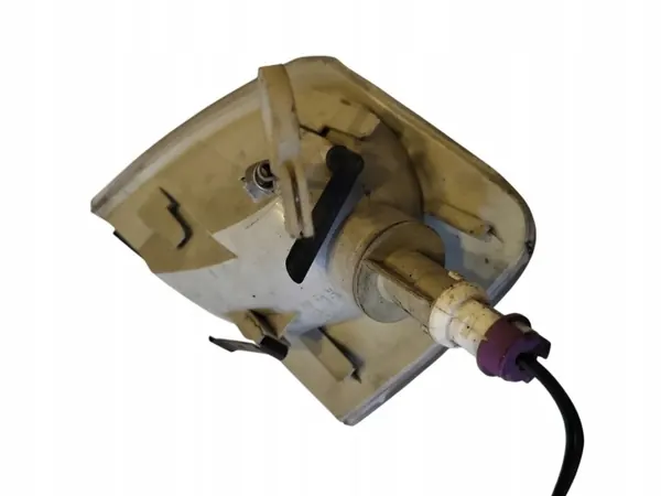 VW Passat B5 fram höger blinkers OEM 3B0953050C image 3