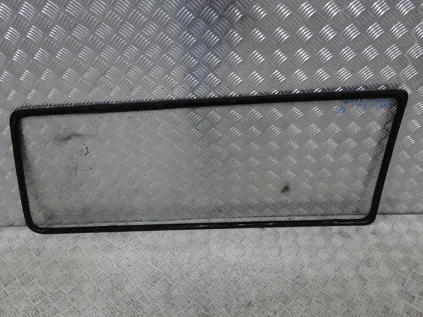 Vitre Arrière Gauche d'Occasion OEM SZYBA LEWY TYŁ VW T4 701 image 3