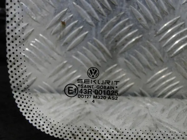 Vitre Arrière Gauche d'Occasion OEM SZYBA LEWY TYŁ VW T4 701 image 4