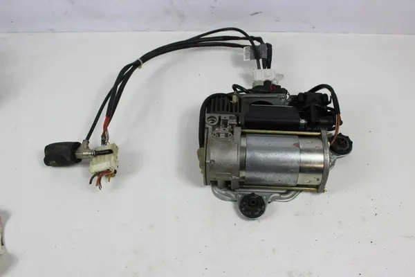 Pneumatic Suspension Compressor BMW X5 E53 image 1
