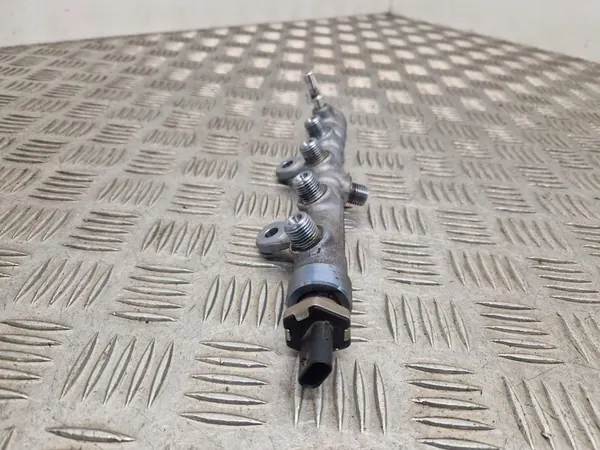 Brandstofrail Peugeot 308 2020 image 2