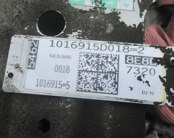 Guardabarros cuarto delantero derecho OEM 5Q0802068 usado image 9