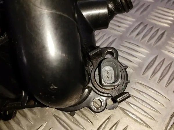 Audi OE Vattenpump 06H121008N image 4