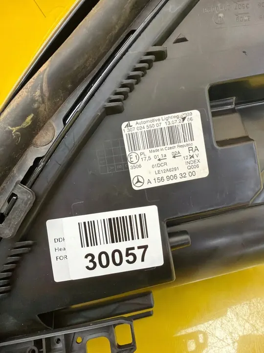 Mercedes GLA W156 Rechter Bi-Xenon Lamp A1569063200 image 2
