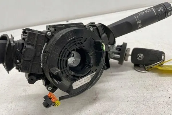 OPEL ASTRA J GTC Schalter 1.7L Diesel 2014 image 3