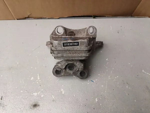 Vaihteiston kiinnike Alfa Romeo Giulietta 1.75 TBI image 3