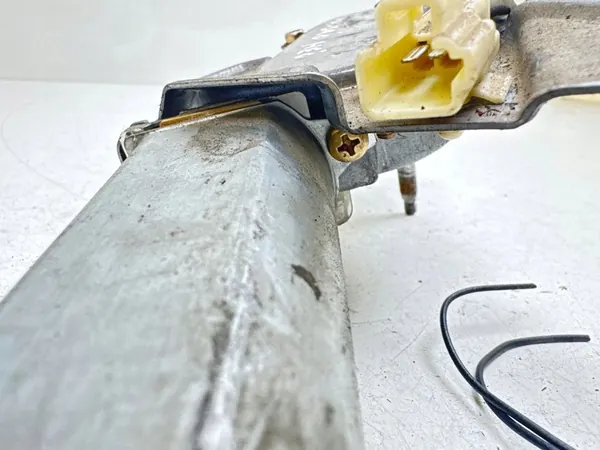 Moteur d'essuie-glace arrière Mazda 6 2003 MTL21801 image 2