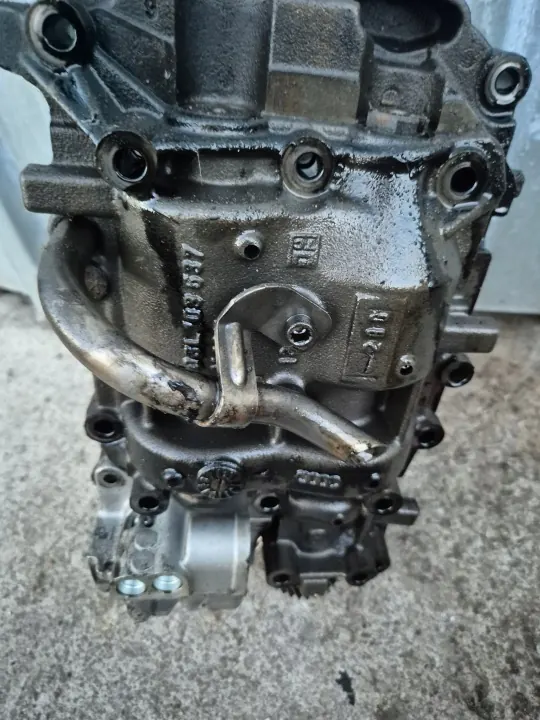 Bomba de aceite Audi A4 B8 2.0TDI OEM 03L103537 image 3